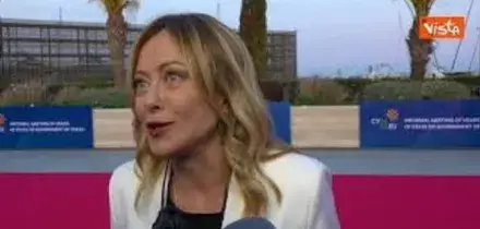 Meloni se ne va dal punto stampa, ai cronisti: "Signori, arrivederci"