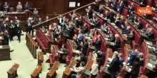 Opposizioni cantano 'Bella Ciao' prima del voto finale del Dl Sicurezza