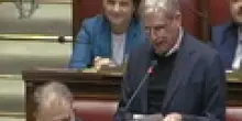 Cuperlo recita Cetto La Qualunque, imbarazzo alla Camera. E il regista lo stronca | VIDEO