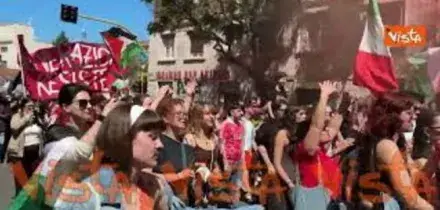 'Siamo tutti antifascisti', il coro alla corteo per il 25 aprile a Roma