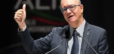 Cortei e violenze, Valditara: "Chi minaccia i politici rappresenta la vera deriva fascista"