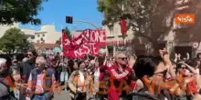 'Contro guerre e fascismo, resistenza', lo striscione alla manifestazione del 25 aprile a Roma