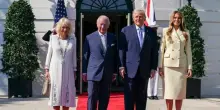 Re Carlo e Camilla ricevuti alla Casa Bianca da Trump e Melania