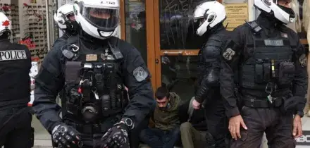 Atene, caccia all'89enne che ha sparato in tribunale. Quattro feriti, ritrovato il fucile