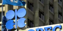 Petrolio, gli Emirati Arabi lasciano l'Opec dopo 59 anni. Vittoria di Trump