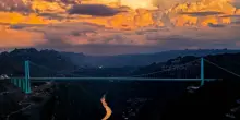 Cina, il ponte del Grand Canyon di Huajiang entra nel Guiness dei primati