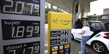 Nuovo decreto sui carburanti in arrivo: cosa prevede, corsa contro il tempo sullo sciopero