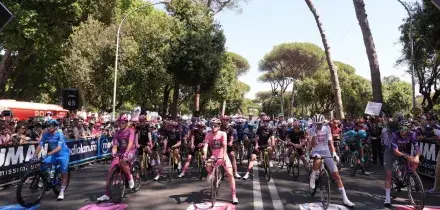 Fiume di soldi pubblici per il "Giro" targato Rcs