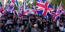 Starmer frena i cortei propal dopo l'attentato antisemita: "Intifada? Vietiamo"