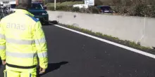 Si ferma per aiutare un'automobilista: travolto e ucciso. Tragedia sul Gra