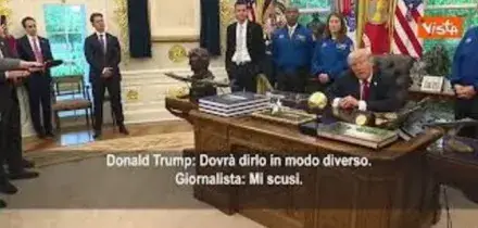 Trump prende in giro il direttore della Nasa per le grandi orecchie: Ha un super udito, sapete?