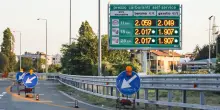 La media dei prezzi della benzina sfiora i due euro: da quanto non erano cos&igrave; alti