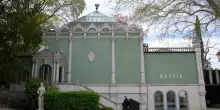 Biennale di Venezia, il padiglione della Russia apre tra le polemiche