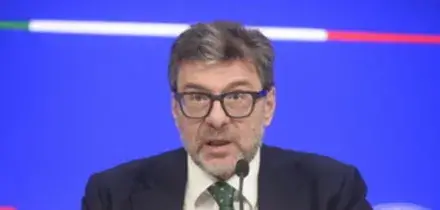 Giorgetti &ldquo;Stabilit&agrave; finanziaria presupposto per crescita economica&rdquo;