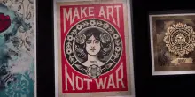 La forza della pace nella mostra di Obey alle Gallerie d'Italia a Napoli