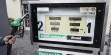 Salgono ancora i prezzi della benzina: carburanti ai massimi da anni. Le nuove medie