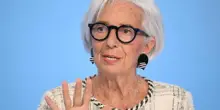 Fermate la kamikaze Lagarde. Vuole rialzare i tassi e strozzarci, ma le borse salgono