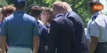 Trump insegna la 'Trump Dance' a un gruppo di ragazzi alla Casa Bianca