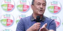 A Riace finisce l'era di Mimmo Lucano: da oggi la fascia tricolore passa al vice