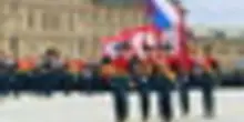 Putin arriva sulla Piazza Rossa: inizia parata del 9 maggio sottotono