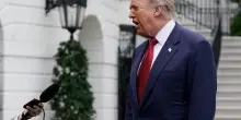 Trump, la visita con placa le tensioni: "Spostare le truppe dall'Italia? Possibile"