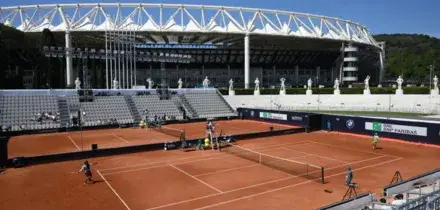 Internazionali, poker azzurro al terzo turno. Ma Paolini si arrende