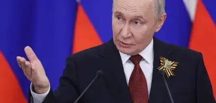 Putin indica Schroeder: "&Egrave; lui il mediatore ideale tra Russia e UE"