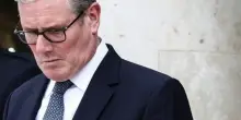 Regno Unito, 40 deputati chiedono le dimissioni del premier Starmer. Due donne vogliono sostituirlo