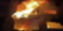 Gaza, soccorritori tra le fiamme dopo raid israeliani
