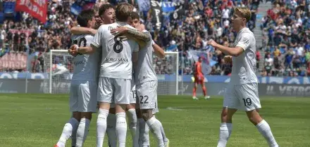 Napoli aritmeticamente in Champions, vittoria per 3-0 a Pisa