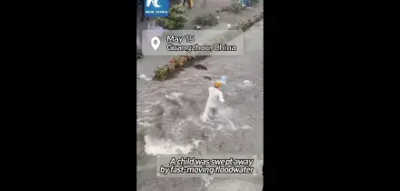 Cina: Guangzhou, fattorini salvano bambino trascinato dalle acque alluvionali