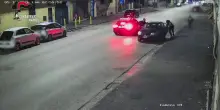 Rapina in piena notte a commerciante, poi la fuga: arrestato 42enne a Napoli