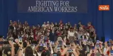 Trump balla la 'Trump Dance' sulle note di Ymca a un evento politico a New York