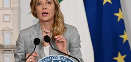 "Determinati a lavorare per una pace giusta". Meloni condanna l'attacco russo