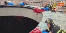 Pioggia di petali di rose al Pantheon per la Pentecoste, il video dei Vigili del Fuoco del 2024
