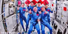 Cina, gli astronauti della Shenzhou-23 entrano nella stazione spaziale Tiangong