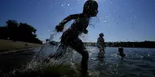 Record di caldo in Europa, ma a breve cambia tutto con acquazzoni e temporali: la previsione
