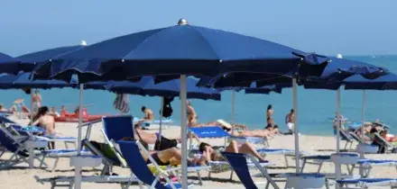 Vacanze al mare, servizi di spiaggia +25%. Taormina la pi&ugrave; cara d'Italia