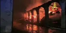 Nel Milanese scoppia un incendio a causa del maltempo, salvate 510 mucche