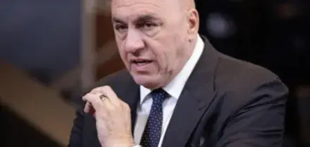 Crosetto: "Ucraina nell'Ue? Ci sono difficolt&agrave;. Meglio integrata nel sistema di difesa europeo"