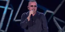 Gigi D'Alessio batte Massimo Ranieri. Boom... continuavano a chiamarlo Trinit&agrave;