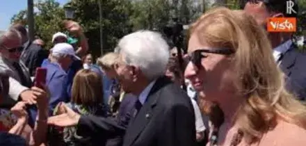 'Lunga vita al Presidente', Mattarella riceve i pi&ugrave; fragili ai giardini del Quirinale