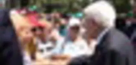 Bagno di folla per Mattarella ai Giardini del Quirinale