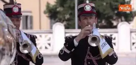 Mattarella depone una corona d'alloro all'Altare della Patria per la Festa della Repubblica