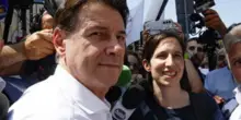 Conte spiazza i Dem su Patto di stabilit&agrave; e riarmo. Elly all'angolo