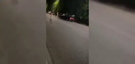 Auto contro gruppo di giovani, paura nella notte a Taormina