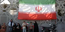 Iran, bambini soldato fra le fila dei combattenti: "Li armano e posizionano ai checkpoint"