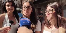 Dua Lipa a Palermo, folla di fan e curiosi per la pop star