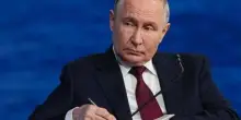 Ucraina, Putin respinge la proposta di Zelensky: "&Egrave; inutile incontrarsi ora"