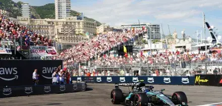 Antonelli in pole a Montecarlo, Ferrari in seconda fila